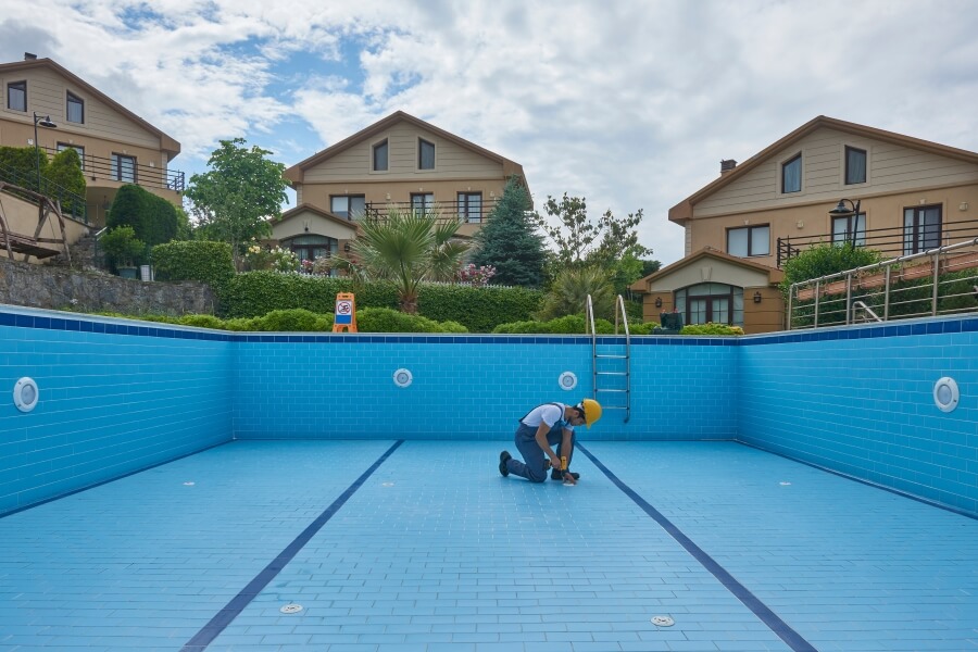 Pool-contractor-in-Toronto